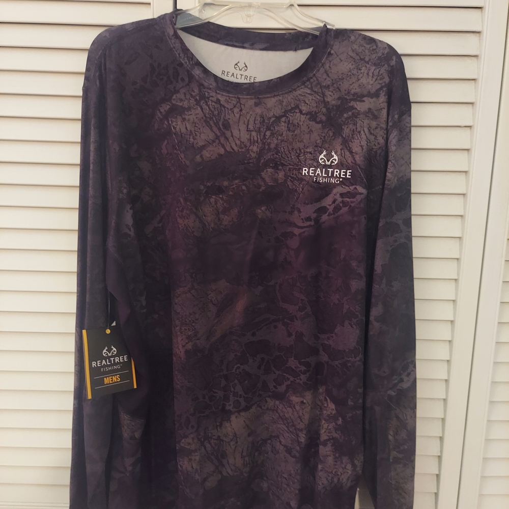 Realtree Fishing Shirt in Dark Pattern